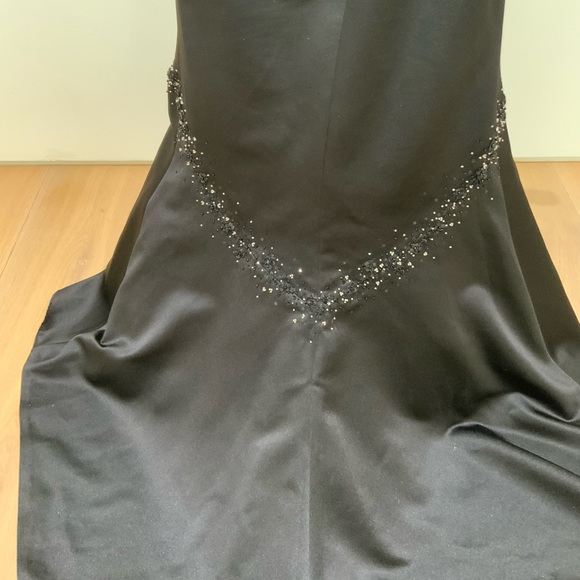 Fabulous evening gown fit for any occasion, prom wedding, gala with details - Picture 6 of 7